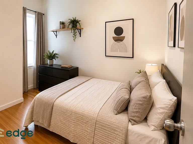 198 Scholes St #1F — Photo 4