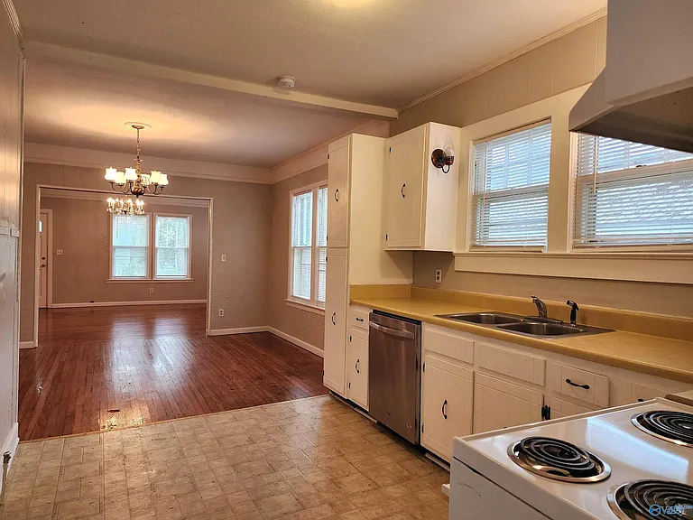 721 S Market St — Photo 10