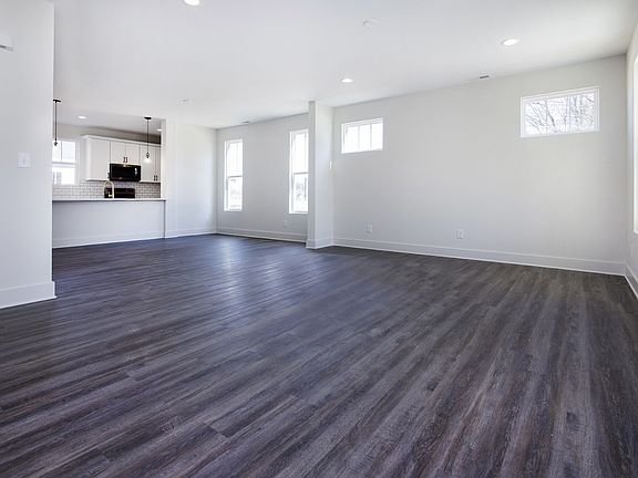 5th image of 301 Riverhills Dr