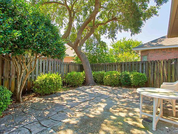4th image of 4161 Longwood Cir