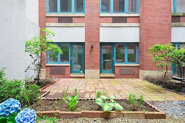 Rented by Compass | media 23