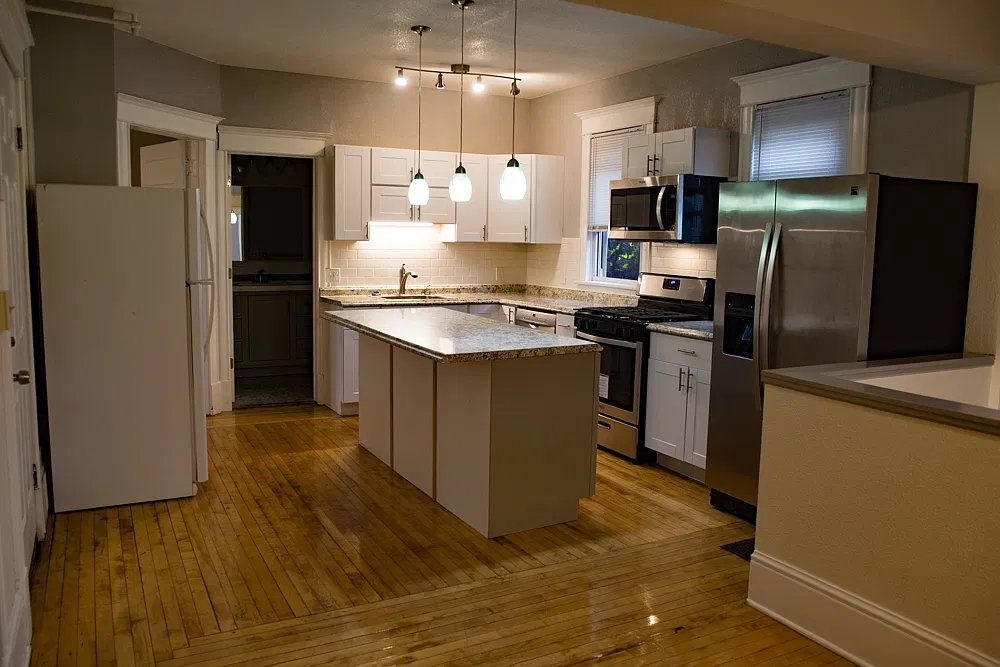 6 bed, 2411 sqft, $3,300 — Photo 1
