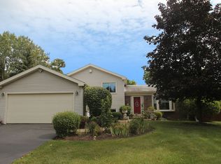 1030 Old Mill Grove Rd, Lake Zurich, IL 60047