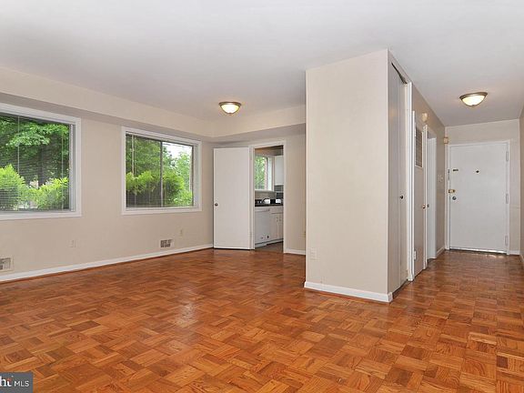 3rd image of 10618 Kenilworth Ave #10618