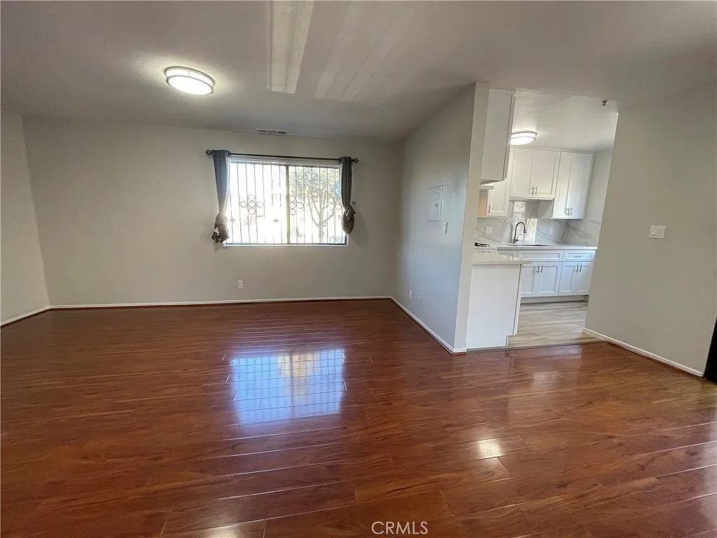 2 bed, 1.5 bath, 800 sqft, $2,800 — Photo 4