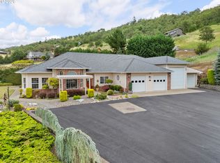 227 Darley Dr, Roseburg, OR 97471