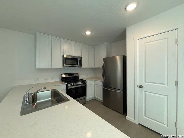 3 bed, 2.5 bath, 1360 sqft, $1,500 — Photo 2