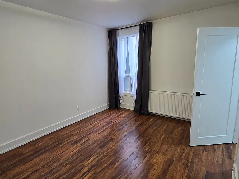 2886 Lake Shore Blvd W #1 — Photo 6