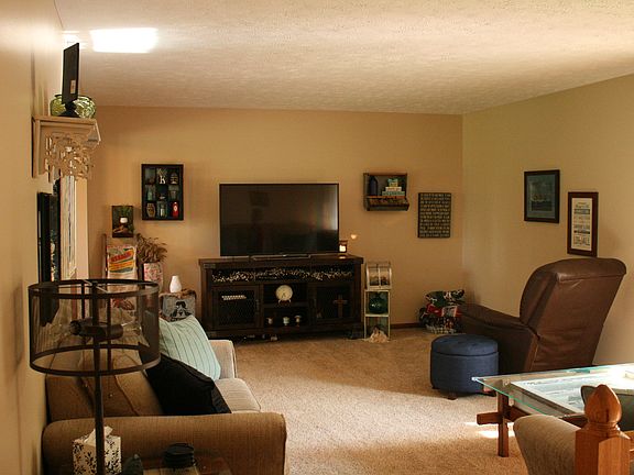 2nd image of 1607 Victoria Dr