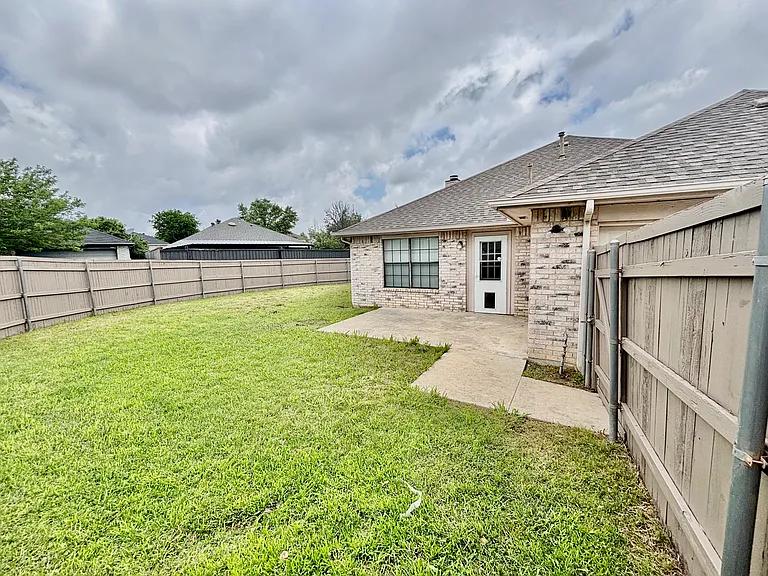1701 Hillside Dr — Photo 20