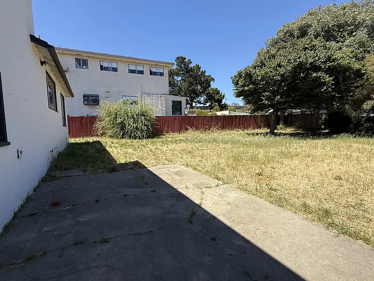 134 Hilton Ave — Photo 21