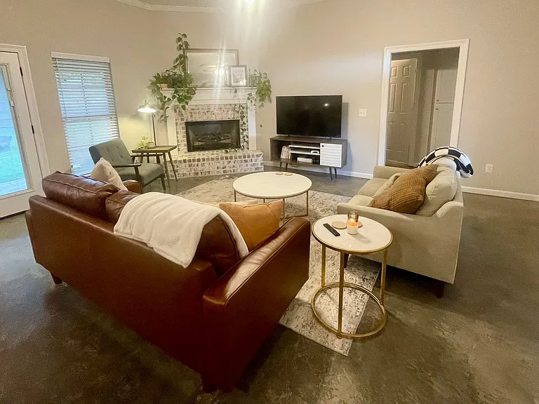 115 Allie Ln — Photo 4
