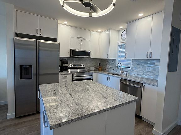 5th image of 1602 Stickney Point Rd APT 305