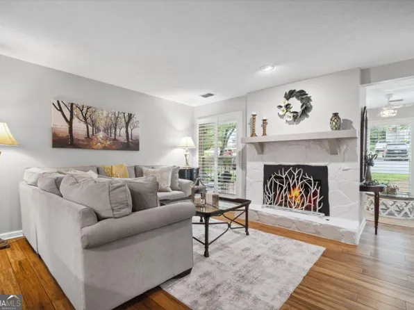 3408 Lake Pointe Cir, Roswell, GA 30075