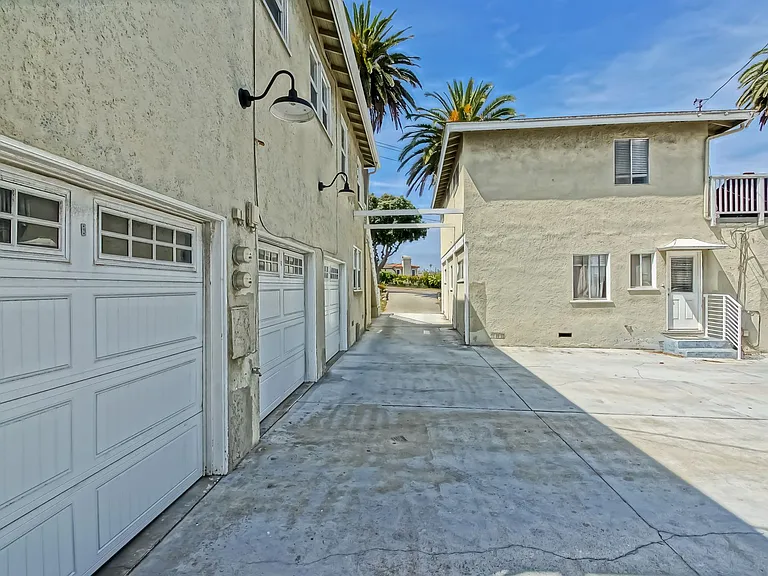 344-348 Calle Miramar — Photo 30