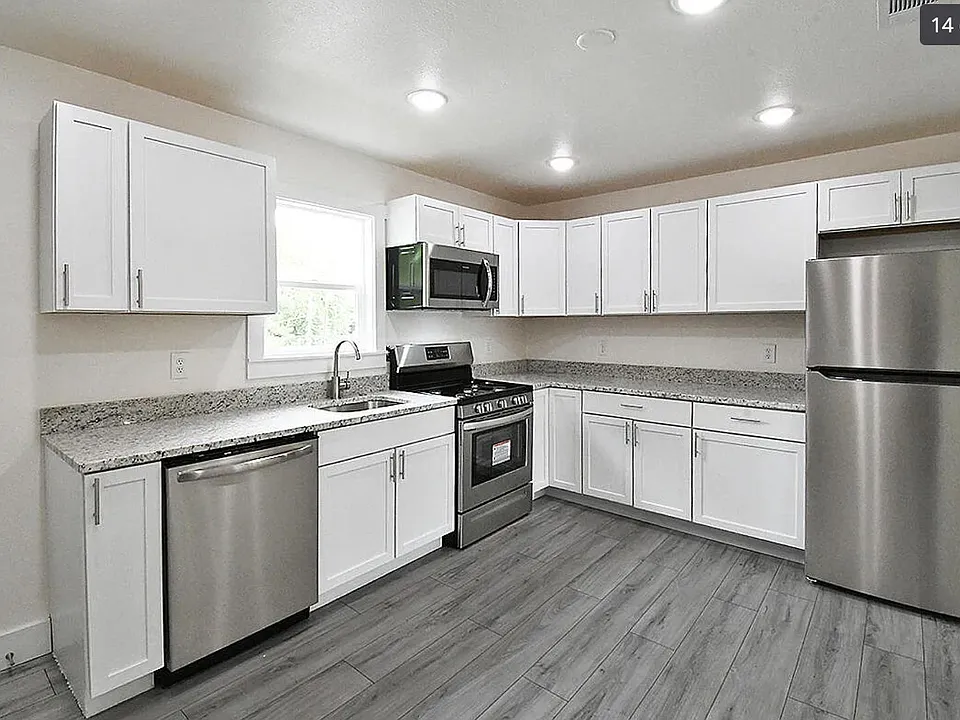 107 E College St #4