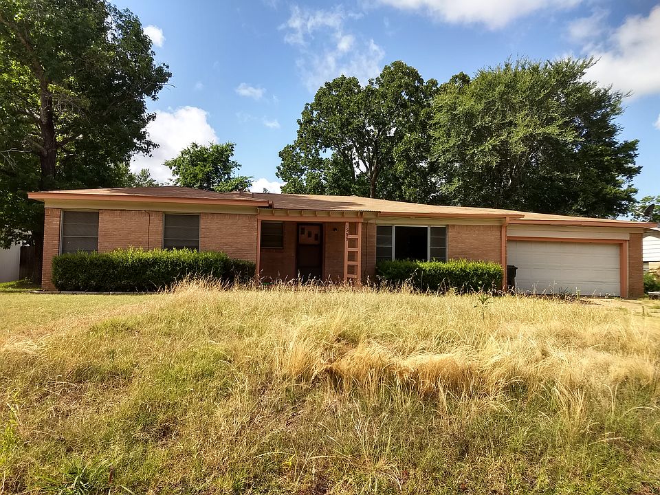 1st image of 1500 Crockett Dr