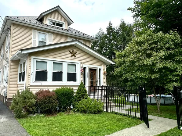 301 18th St, Honesdale, PA 18431