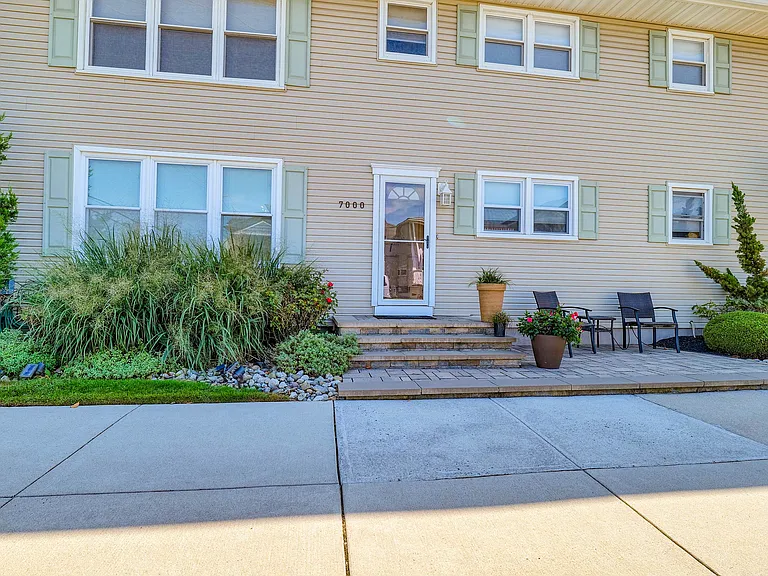 7000 Winchester Ave — Photo 1