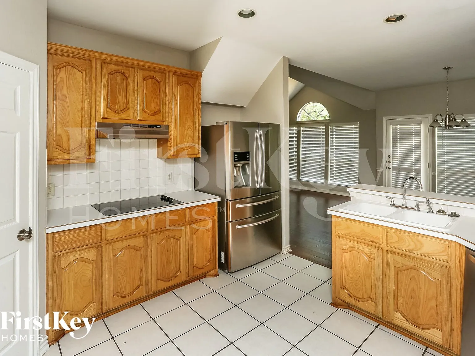 4 bed, 2.0 bath, 2477 sqft, $2,525 — Photo 4