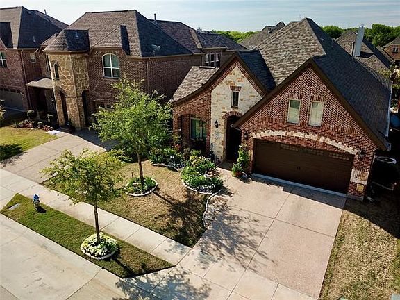 2nd image of 1604 Presley Way