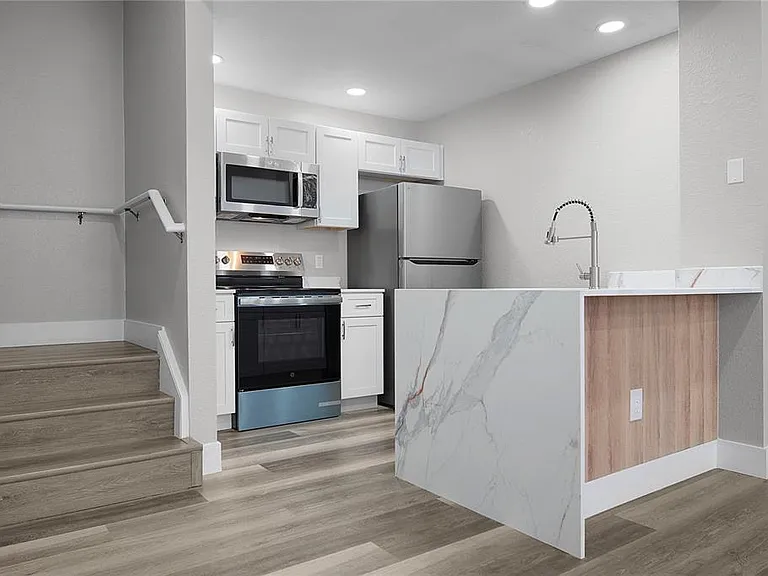 4007 Venetian Bay Dr #105 — Photo 3