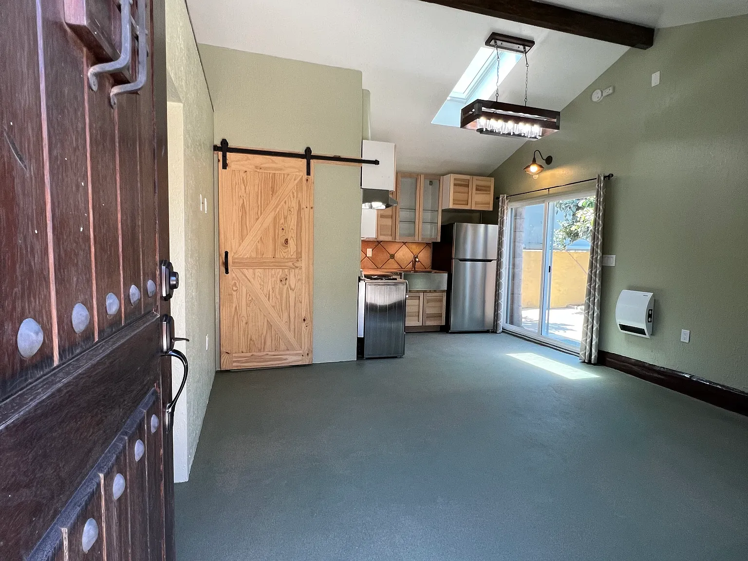 Studio, 400 sqft, $2,300 — Photo 2