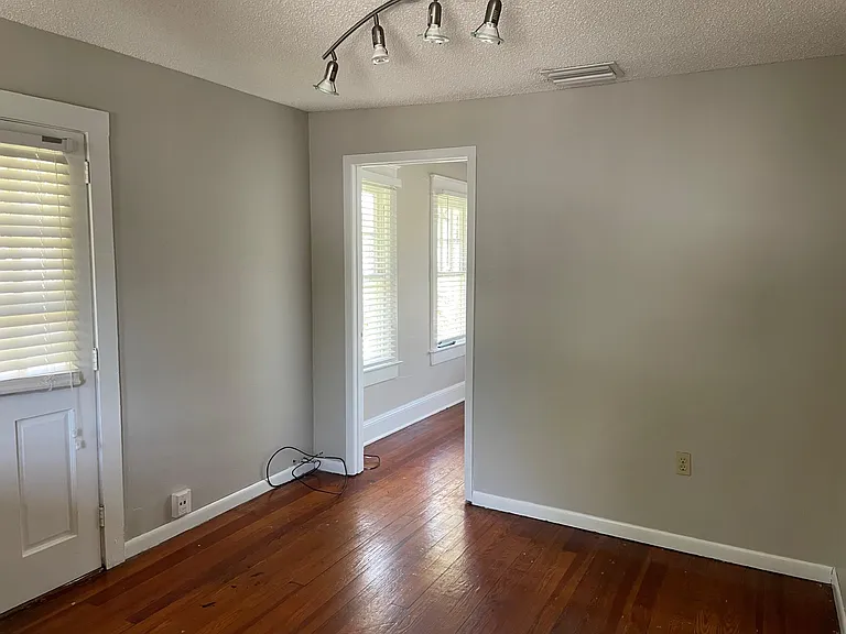 1243 Ridgewood St — Photo 5