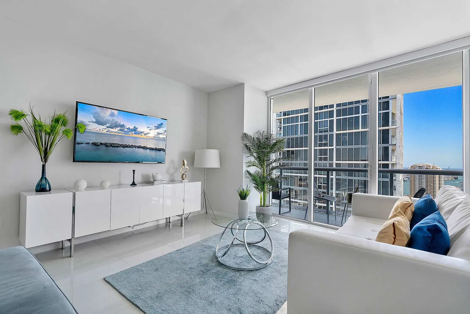 1 bed, 1.0 bath, 893 sqft, $4,777 — Photo 1
