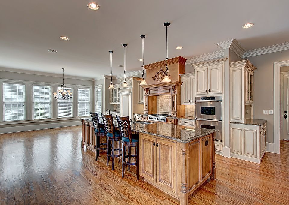 Gourmet kitchen