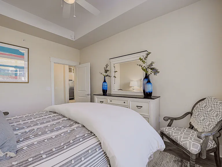 Holly Crest Apartments — Photo 28