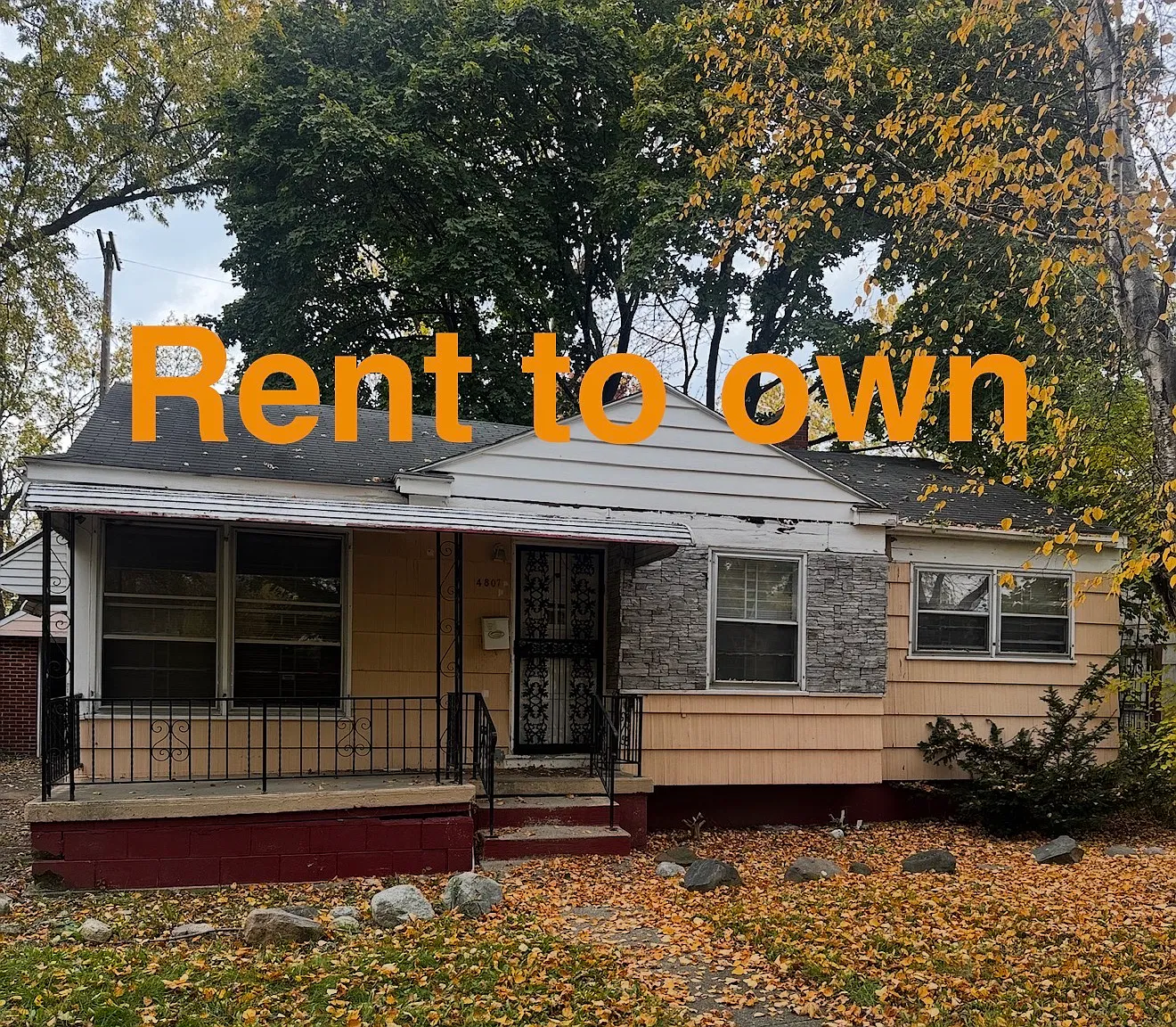 3 bed, 878 sqft, $900 — Photo 1