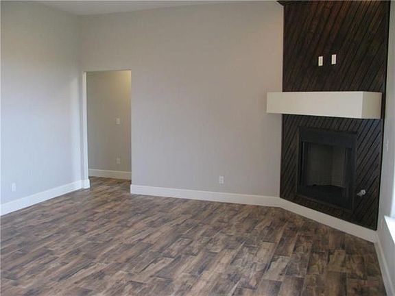 4th image of 9234 Dickerson Ln