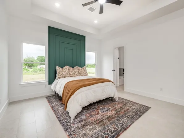 1001 Agua Escondida Ct, Springtown, TX 76082