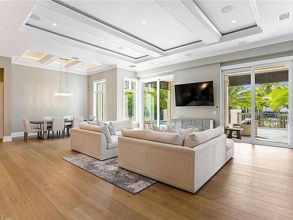 5th image of 277 Gulf Shore Blvd S