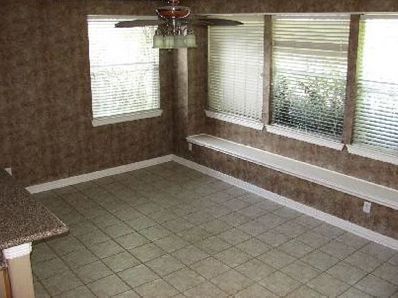 4th image of 4041 Ravenwood Ct