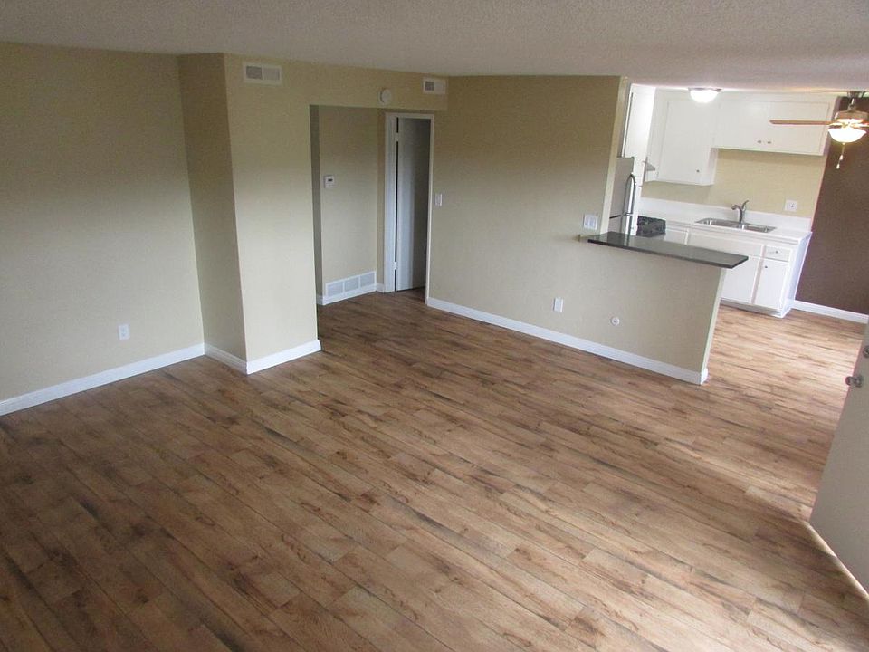 1st image of 8454 Parkway Dr Fl Ground