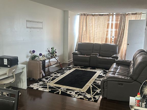 5th image of 320 Dixon Rd E #1111