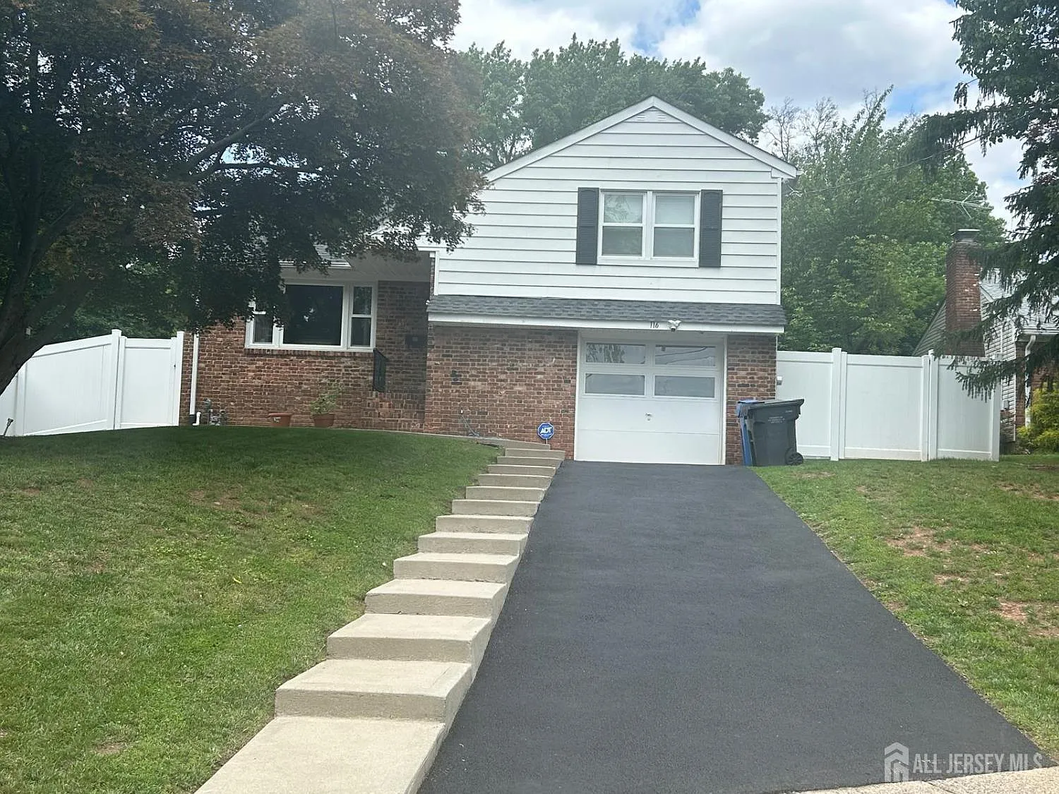 116 Oakland Ave photo 1