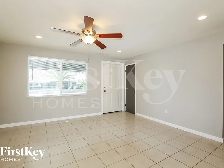 14049 N 37th Way — Photo 4