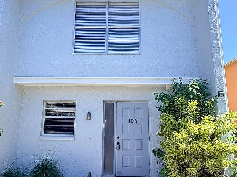 1123 SW 48th Ter #106 — Photo 24