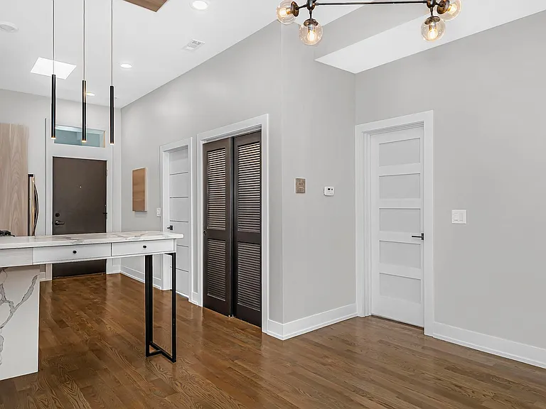 721 W Melrose St #3R — Photo 6