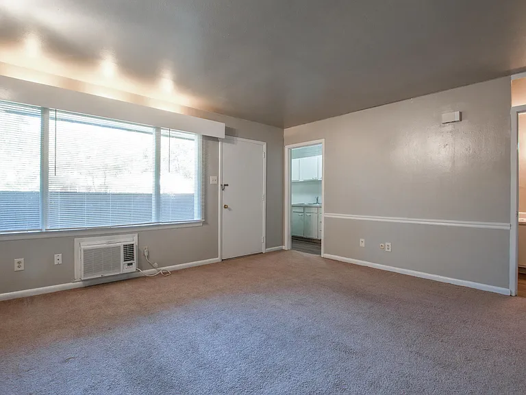 123 N Polk St #14 — Photo 2