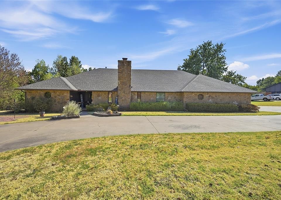 1st image of 1305 Mockingbird Ln