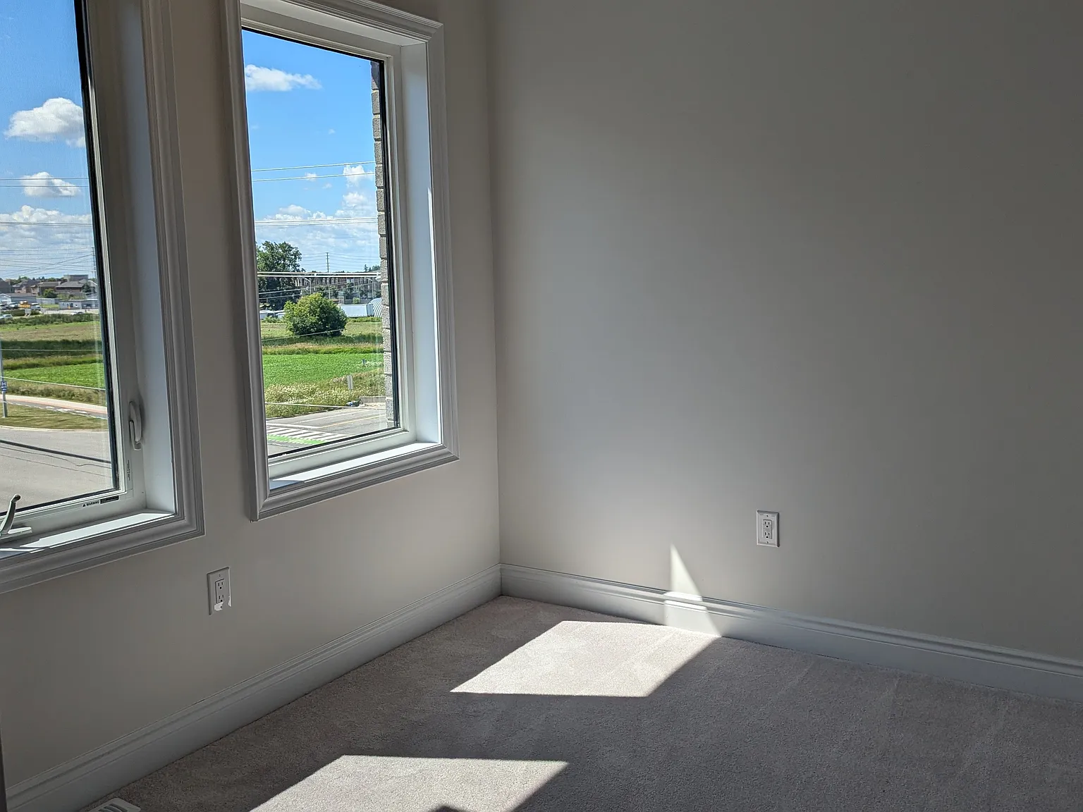 Tennant Cir, Vaughan — Photo 2