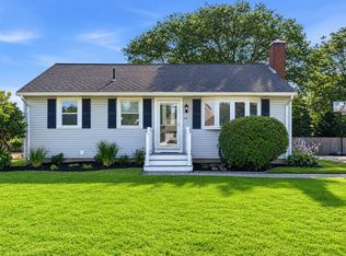 16 Robert Ave, Woburn, MA 01801