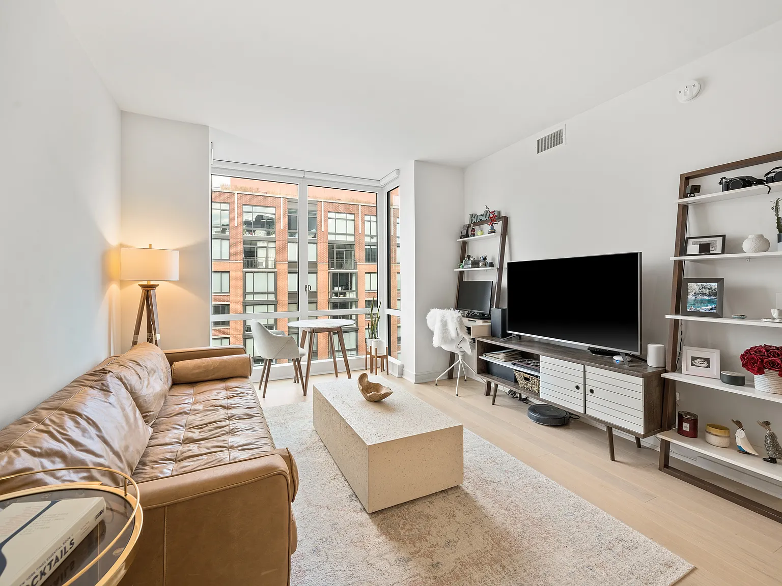 1 bed, 1.5 bath, 786 sqft, $4,600 — Photo 2