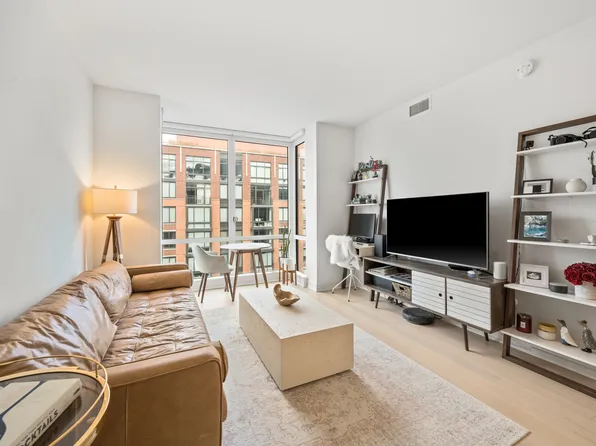 1000 Maxwell Lane image 2 of 45