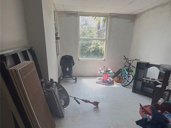 4th image of 1023 Sherman Ave