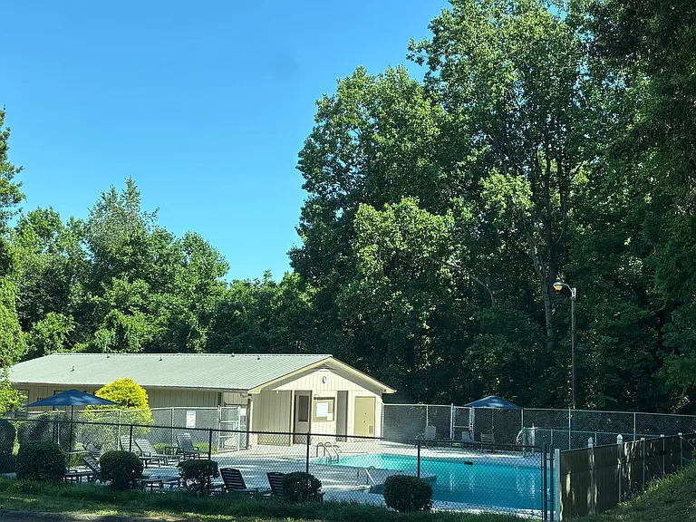 2205 Sunderland Rd — Photo 11